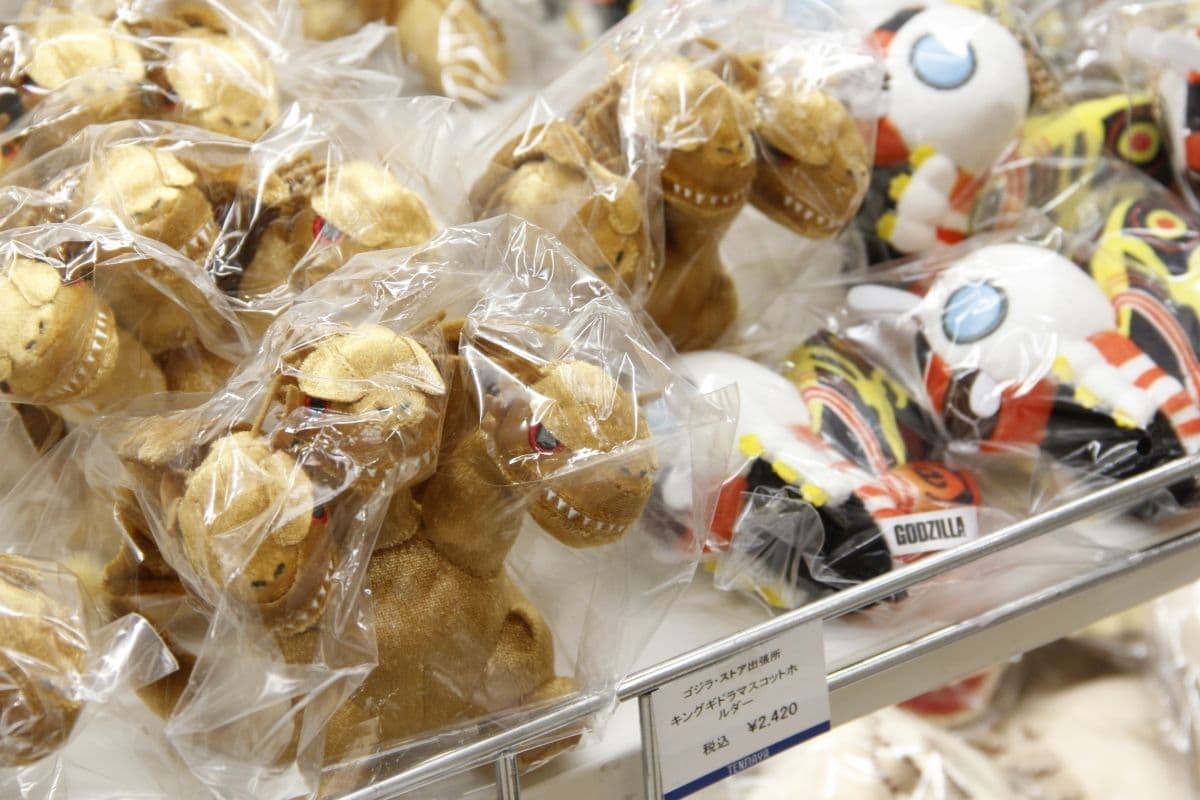鳥取県米子市の百貨店『米子しんまち天満屋』に登場した「ゴジラ・ストア 米子天満屋 出張所」で販売している商品