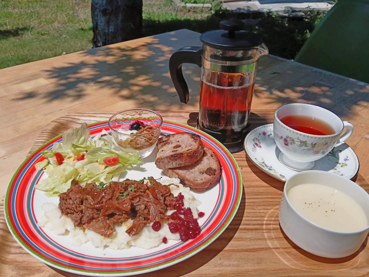 鳥取県米子市岡成の古民家カフェ『カフェトムテ』のトナカイ煮込み