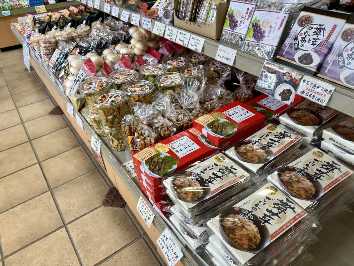 島根県奥出雲町のお土産どころ「仁多特産市」の店内