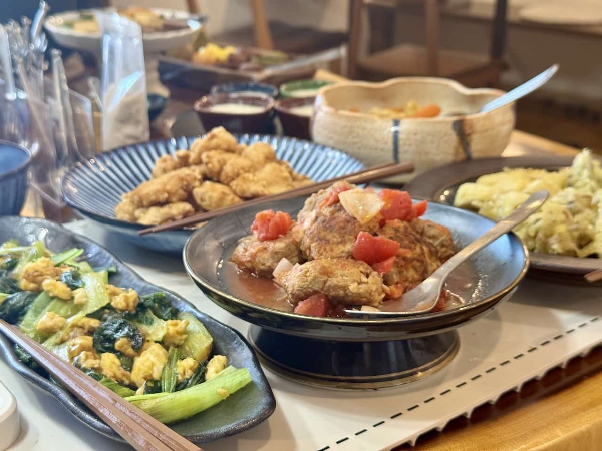 島根県出雲市のカフェ『ちまひか』で食べられるバイキングの盛り合わせ例