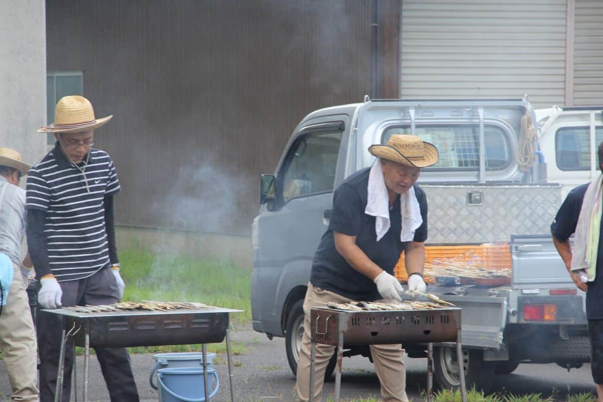 アユを炭焼きに