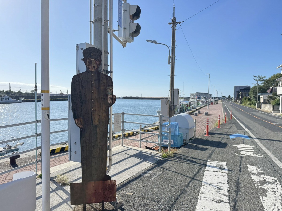 鳥取県岩美町の「不気味な学童看板」