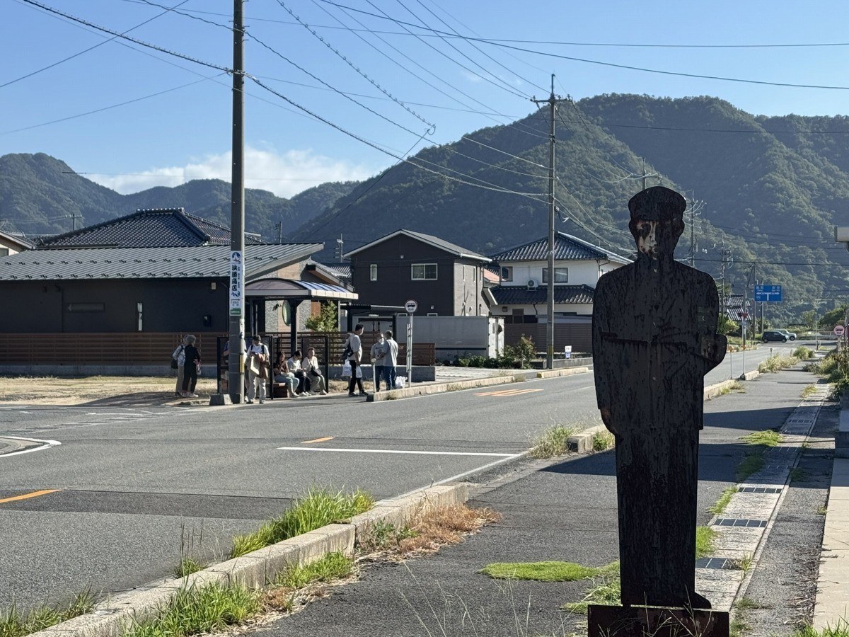 鳥取県岩美町の「不気味な学童看板」