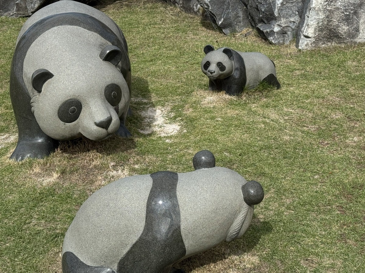 鳥取県湯梨浜町のB級スポット「パンダの楽園」のパンダモニュメント