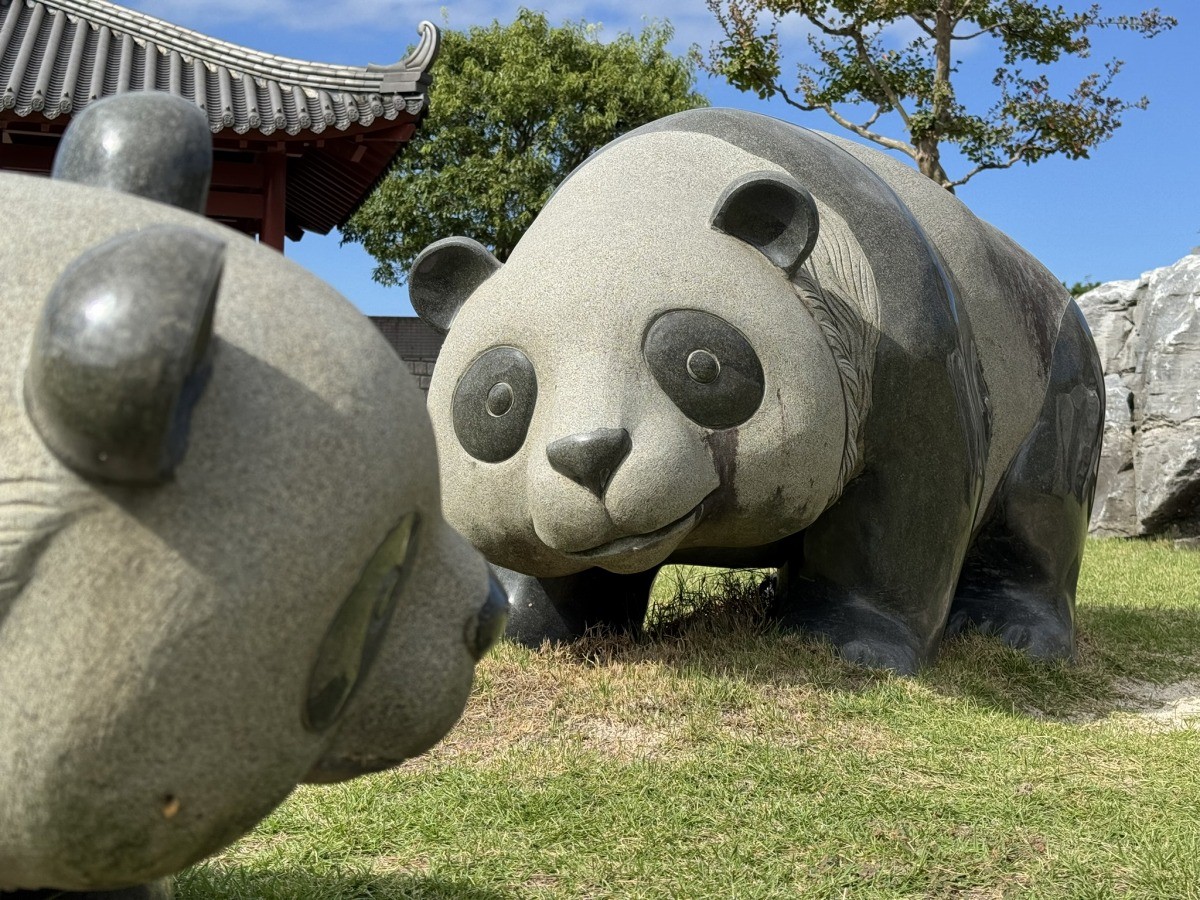 鳥取県湯梨浜町のB級スポット「パンダの楽園」のパンダモニュメント