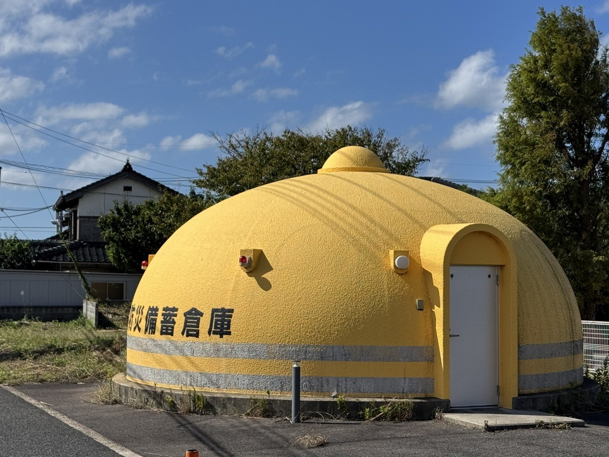 鳥取県琴浦町にある「琴浦町防災備蓄倉庫」の外観