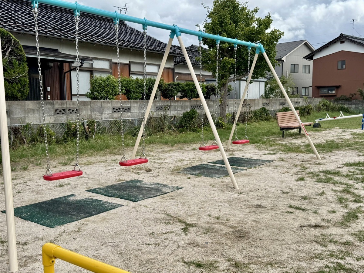 鳥取県米子市河崎にある『河崎団地1号公園』のブランコ