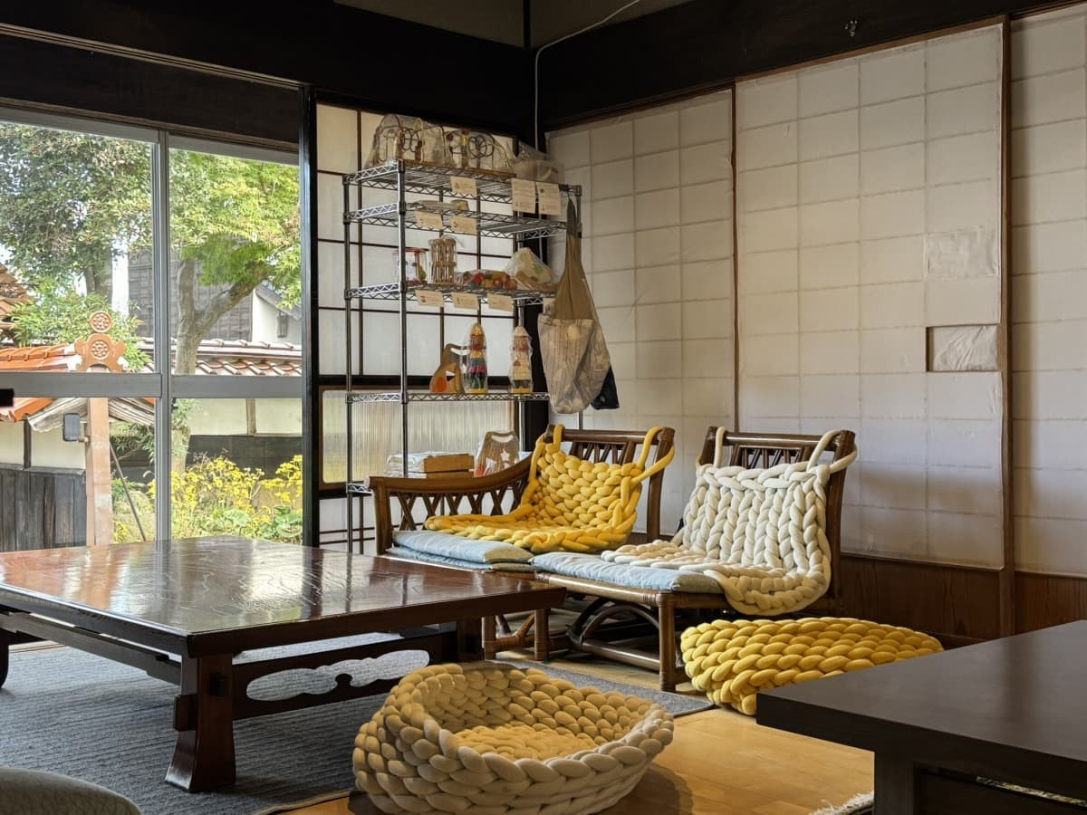 鳥取県米子市の古民家カフェ『カフェトムテ』の店内