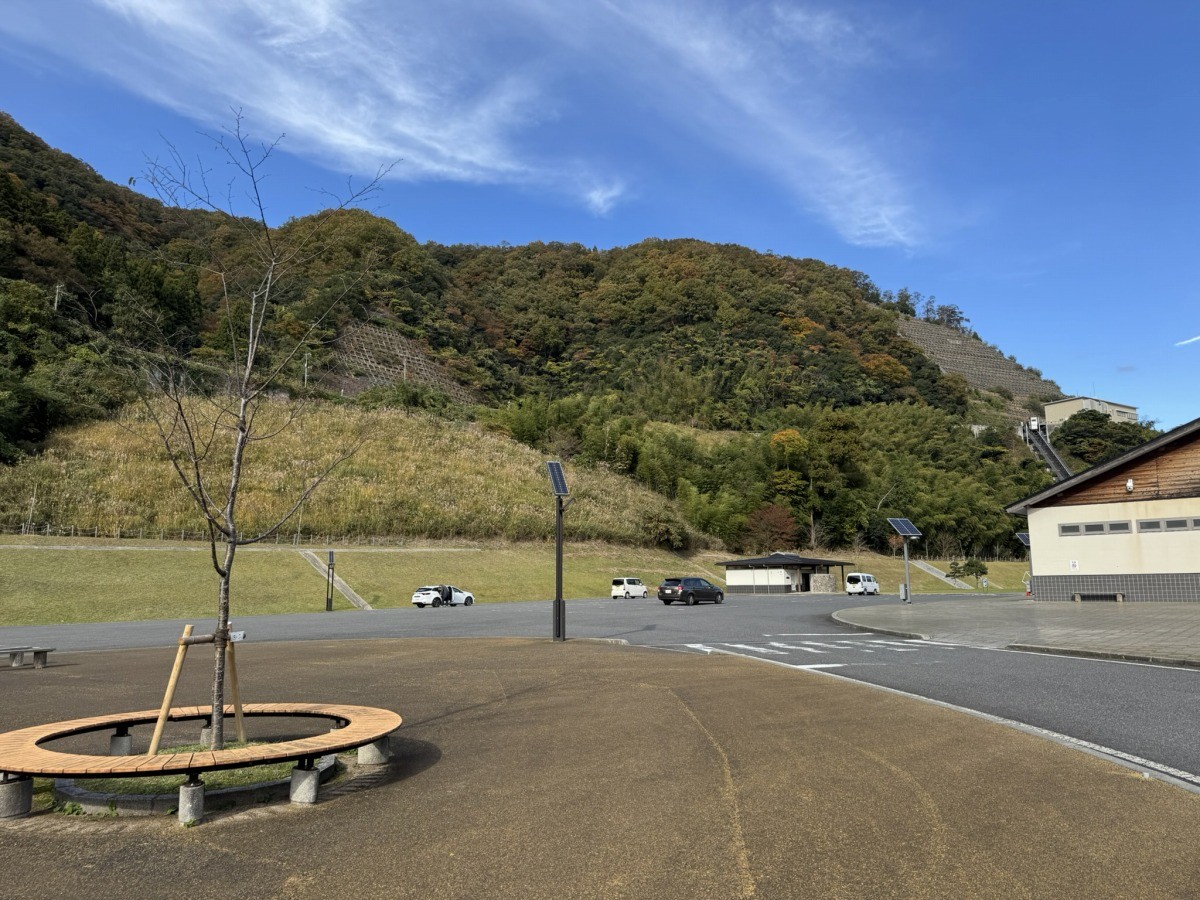 鳥取市国府町の公園『殿ダム記念広場』の駐車場