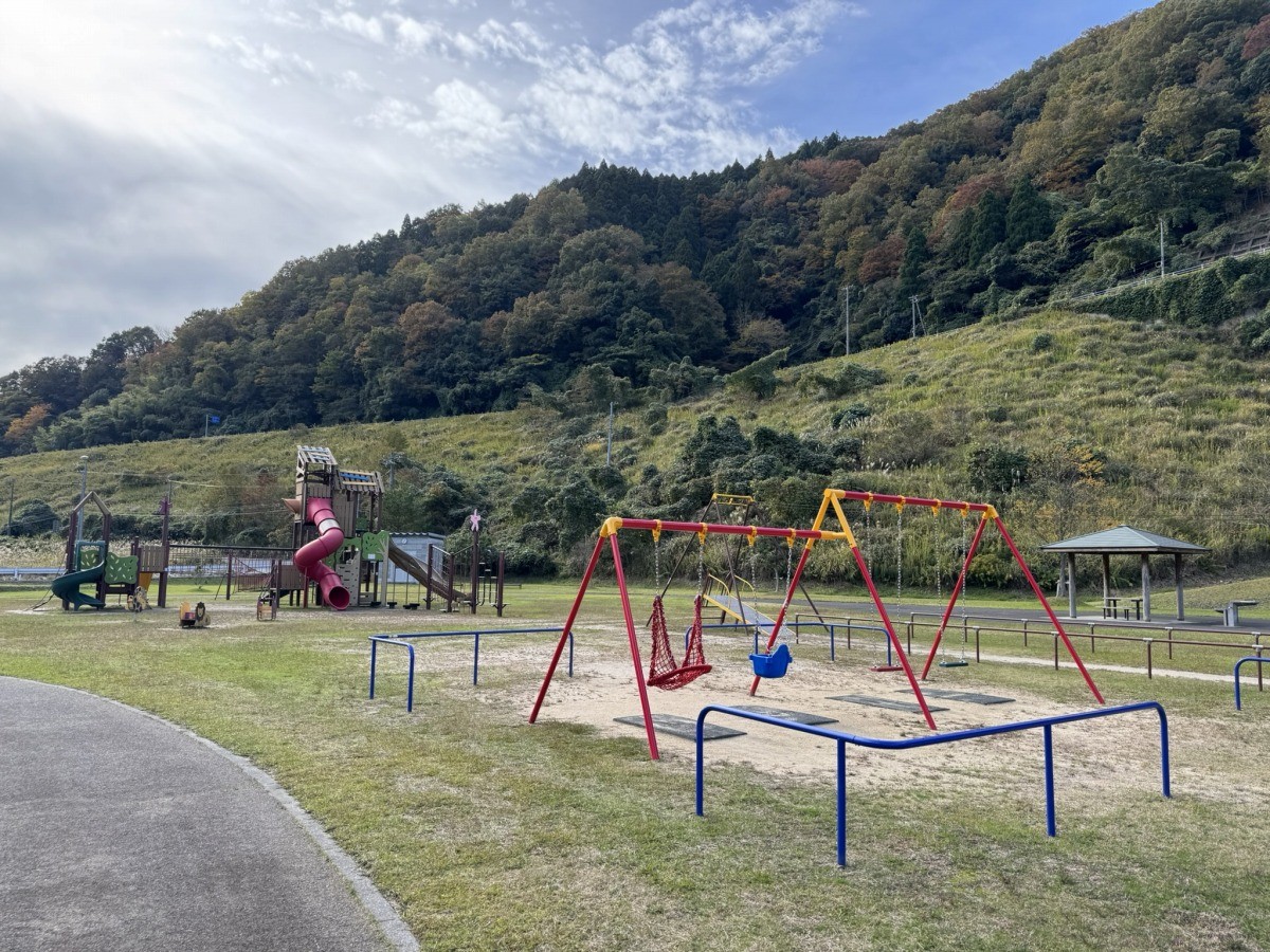 鳥取市国府町の公園『殿ダム記念広場』の遊具スペース