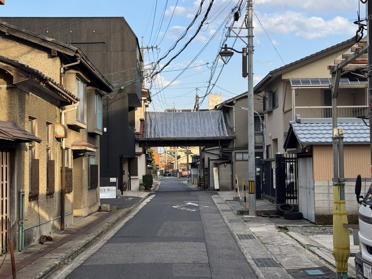 松江市寺町に残る「人参方」の門