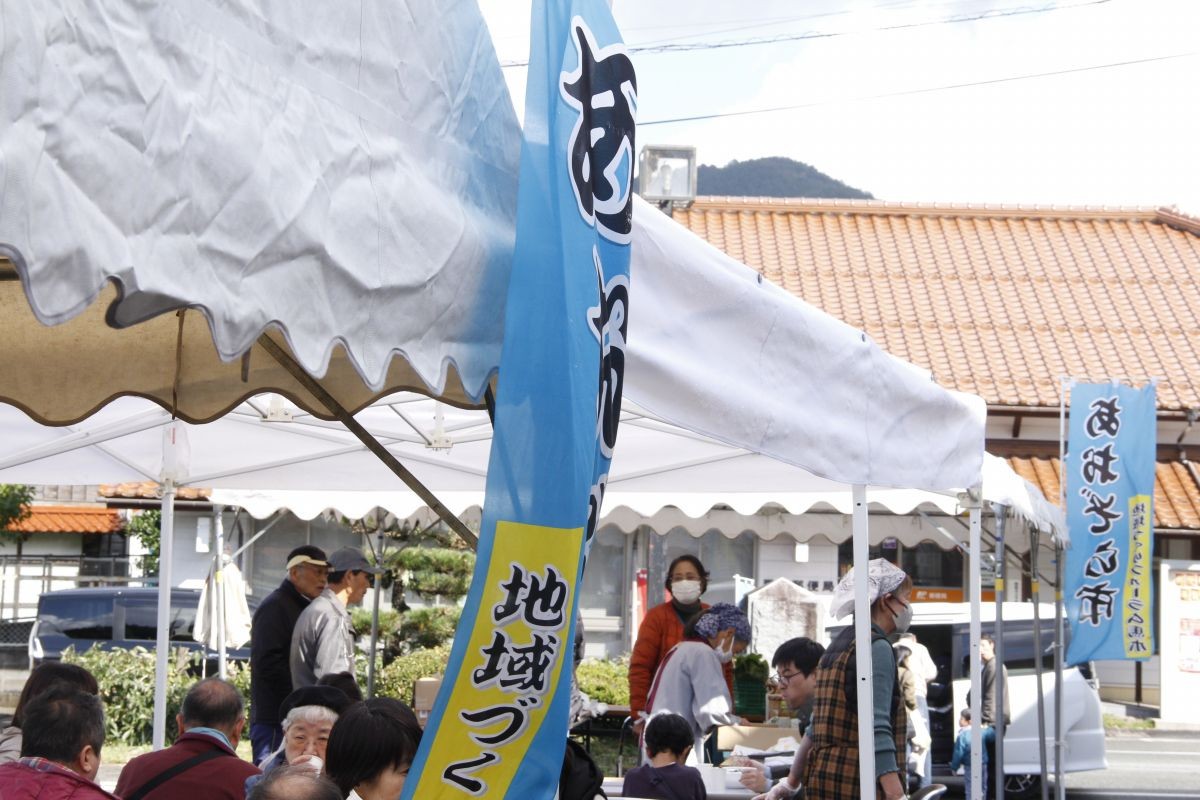 奥出雲町のイベント「新そば祭り＆あおぞら市」の様子