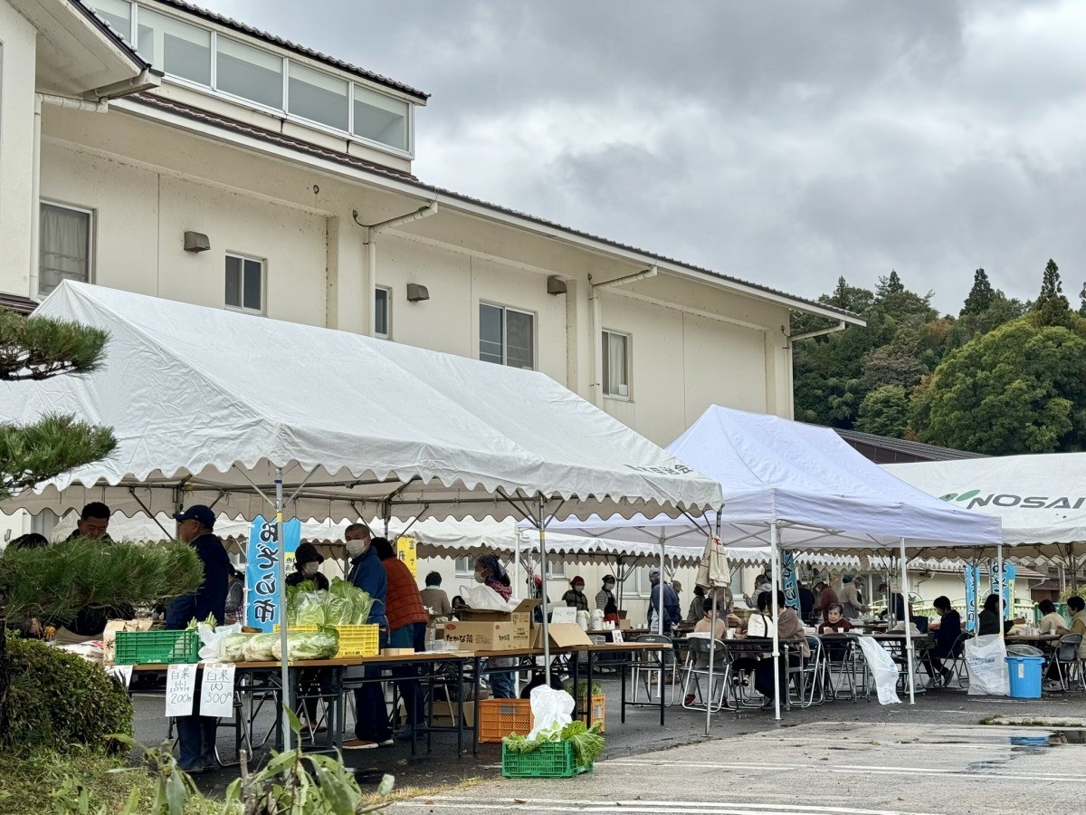 奥出雲町のイベント「新そば祭り＆あおぞら市」の様子