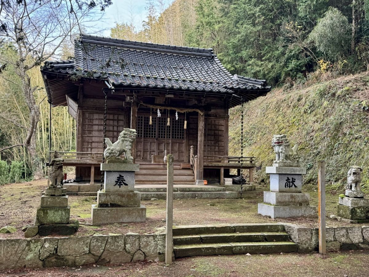 米子市淀江町の『天神垣神社』の拝殿