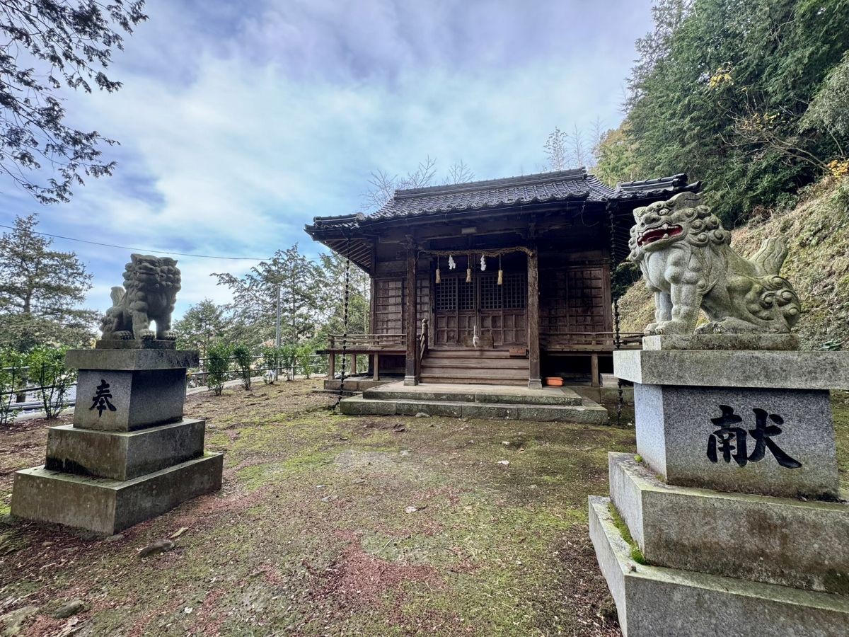 米子市淀江町の『天神垣神社』の境内