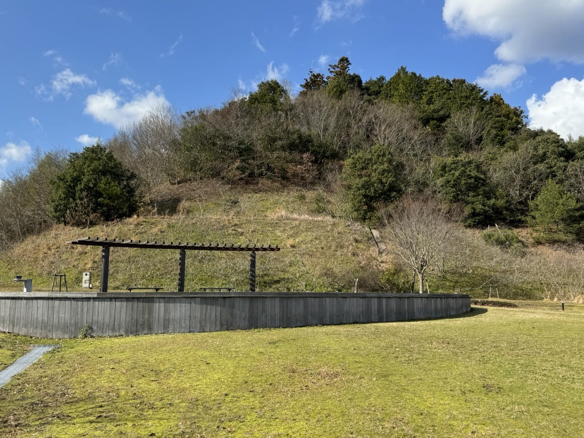 松江市北陵町にある公園『集いの広場』のウッドデッキ