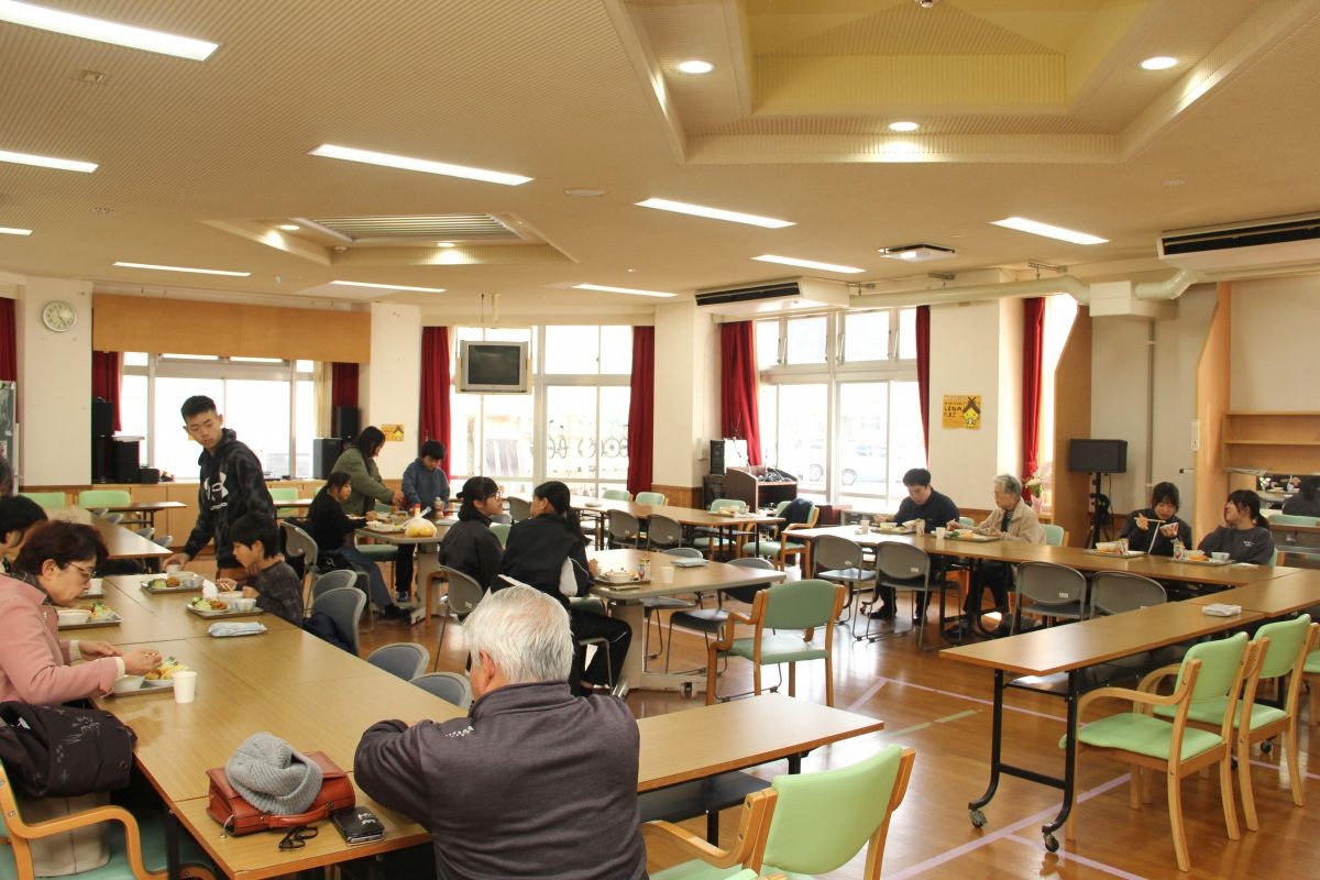 島根県大田市で開催されている「地域食堂どがなか屋」の開催中の様子