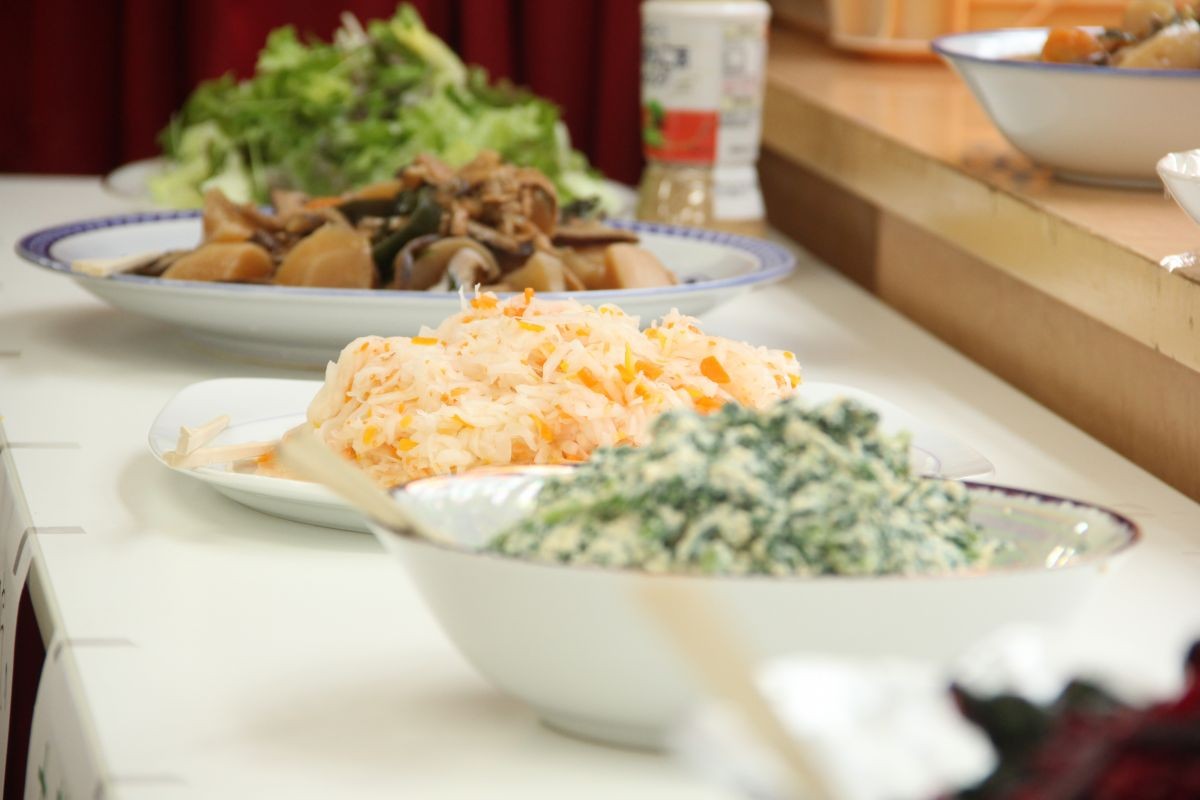 島根県大田市で開催されている「地域食堂どがなか屋」のおばんざいコーナー