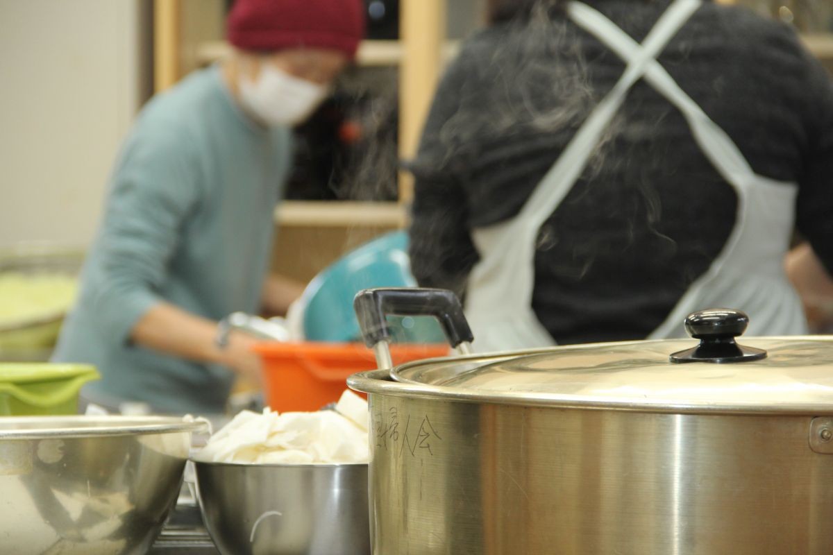 島根県大田市で開催されている「地域食堂どがなか屋」の開催中の様子