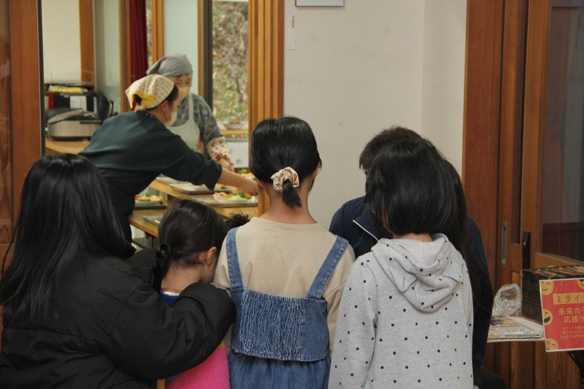 島根県大田市で開催されている「地域食堂どがなか屋」の開催中の様子