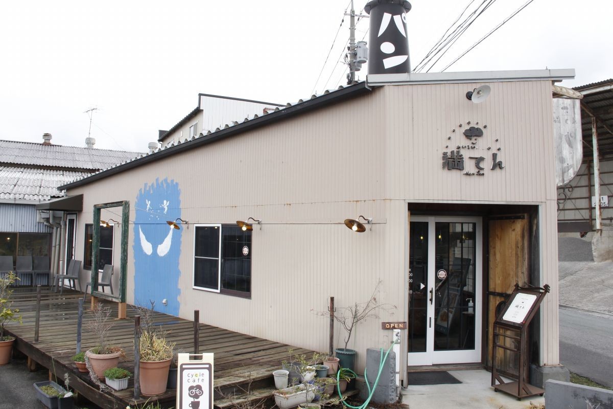 鳥取県伯耆町の人気パン屋『おいしいパンの満てん』の外観