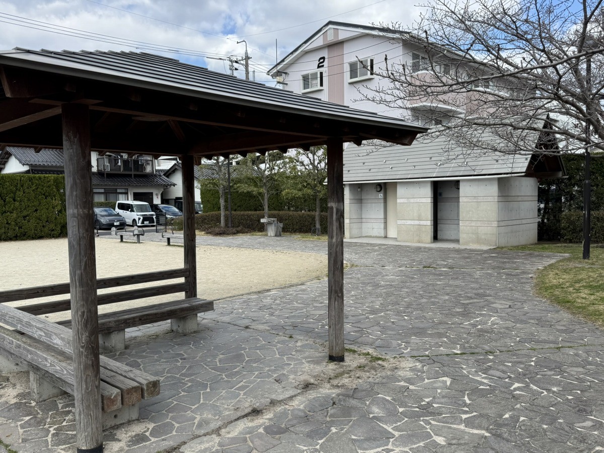 島根県出雲市姫原にある『姫原北公園』の東屋