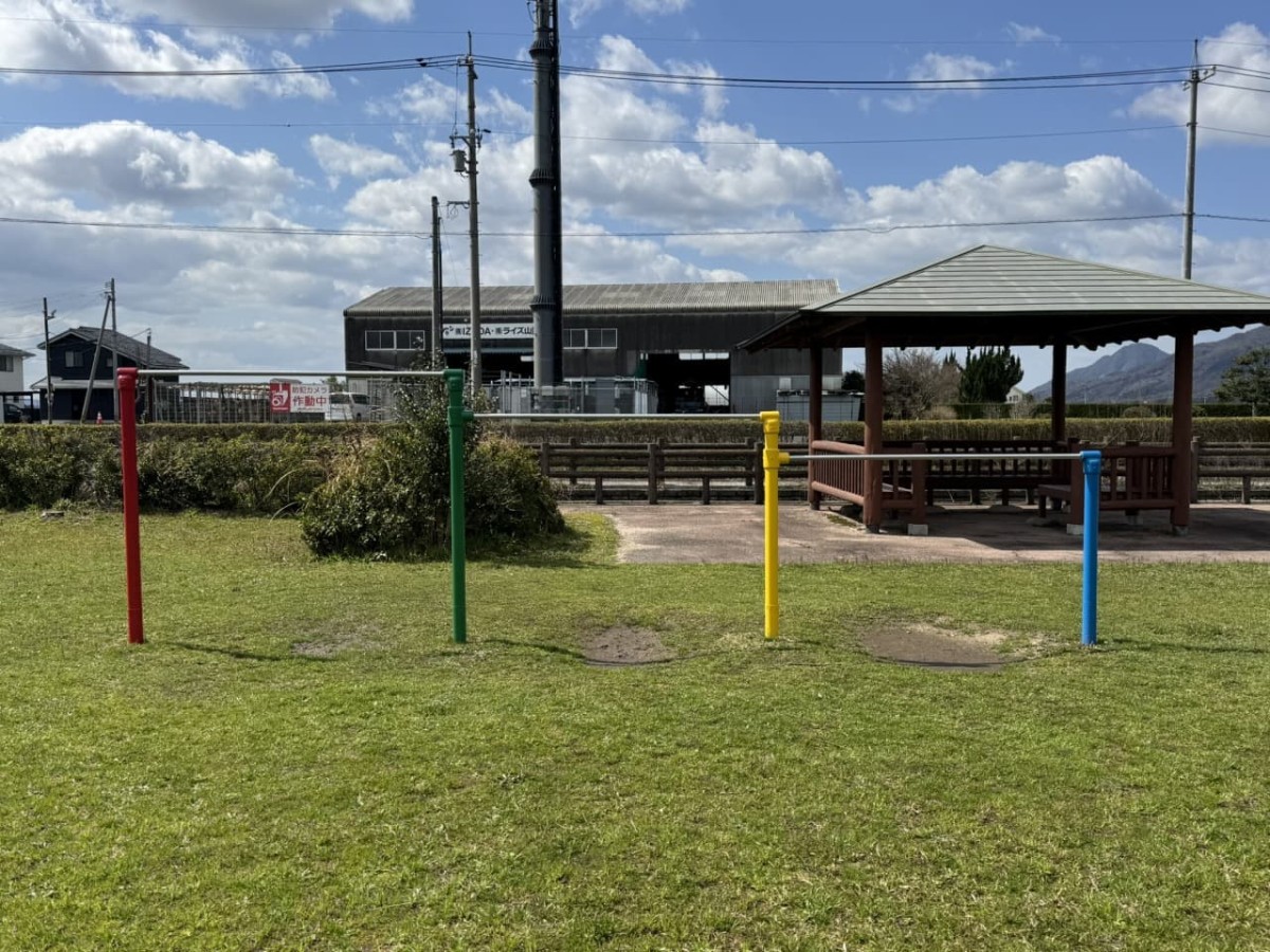 島根県出雲市斐川町にある『今在家親水公園』の鉄棒