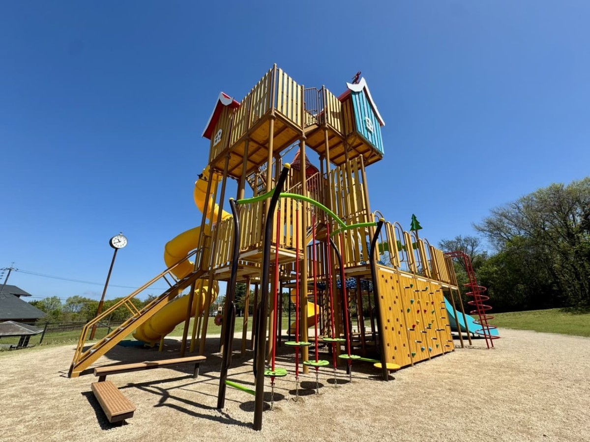 鳥取県伯耆町の遊び場『伯耆町総合スポーツ公園』のリニューアルした大型遊具