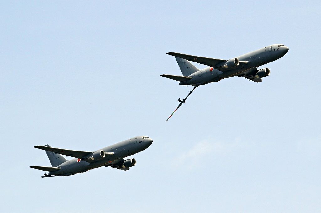 KC-46Aによる模擬空中給油展示