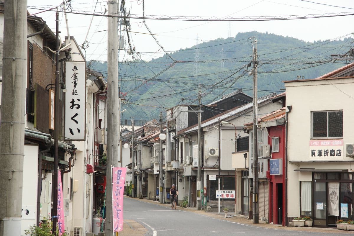 木次駅前の通り