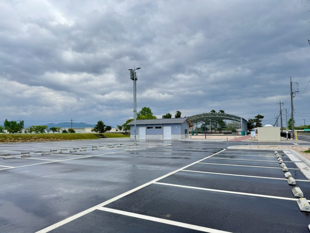 境港市渡町の公園『竜ケ山屋根付き広場』の駐車場