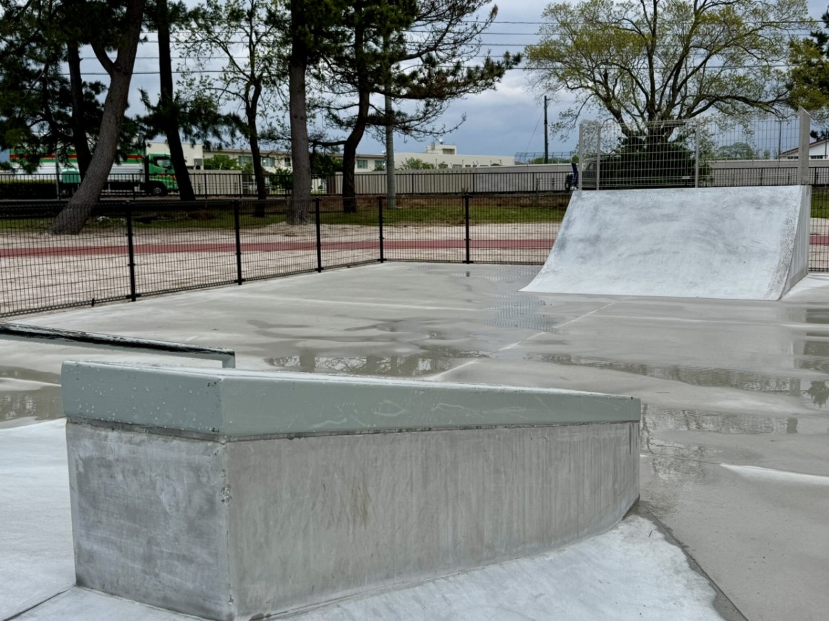 境港市渡町の公園『竜ケ山屋根付き広場』のスケートボード場