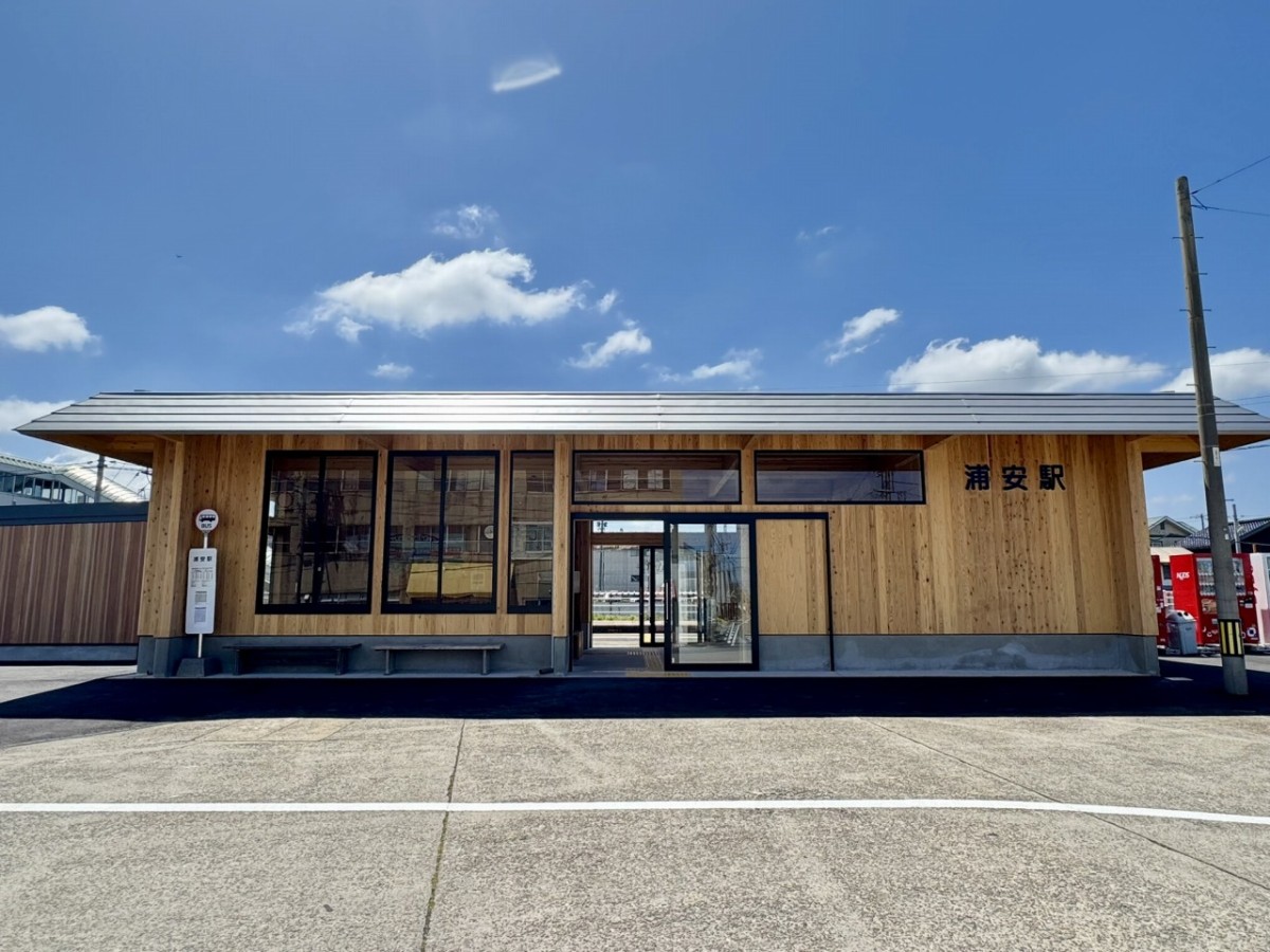 鳥取県琴浦町のJR浦安駅の外観