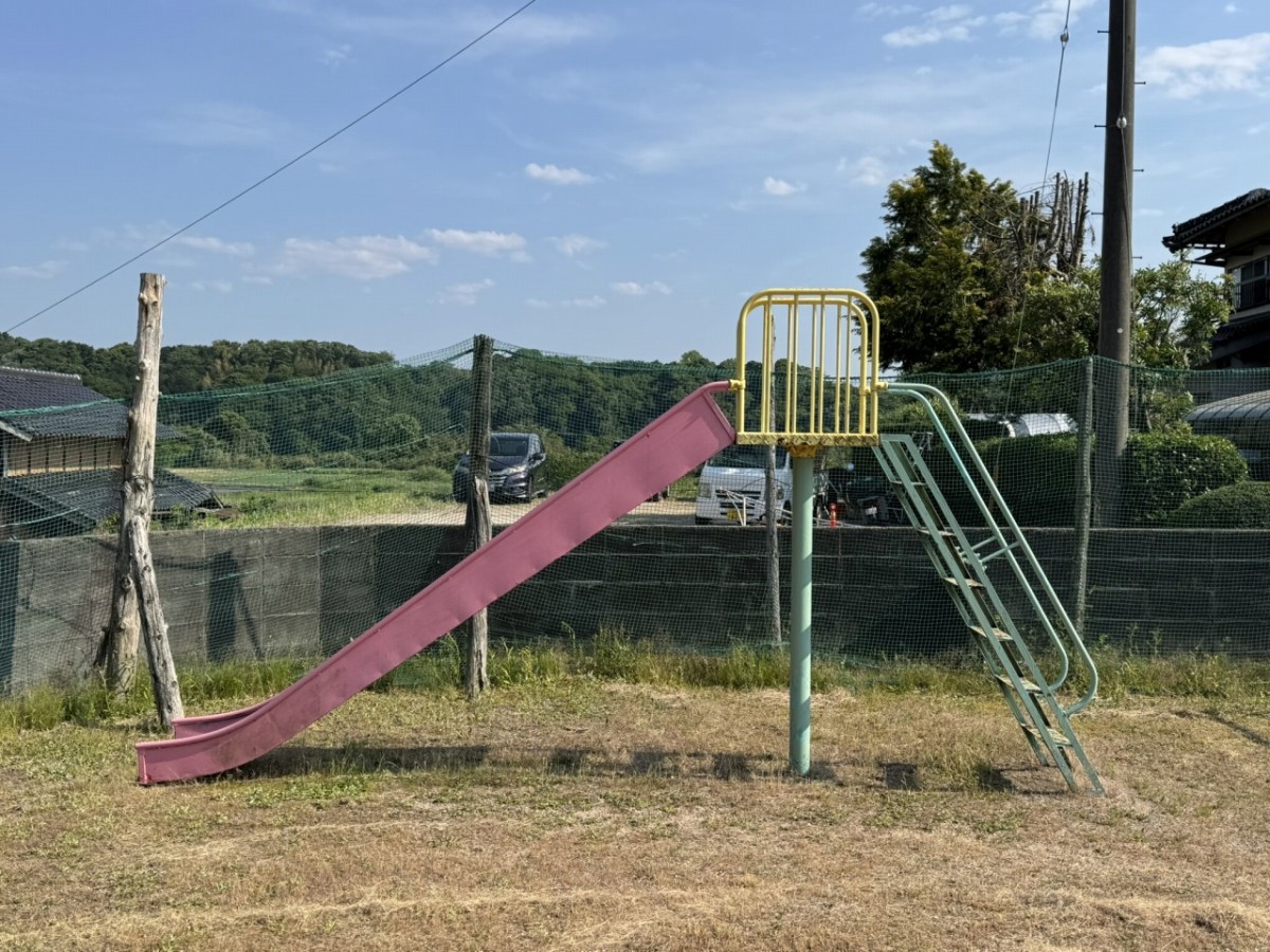 米子市岡成で見つけた公園にあるすべり台