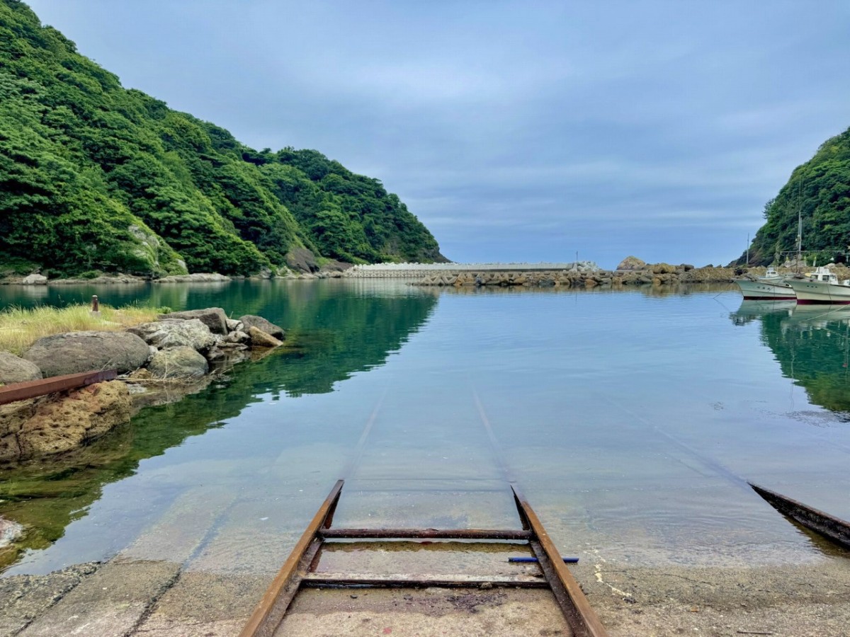 島根県松江市美保関町の諸喰港のレール