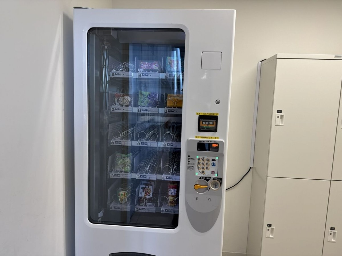 境港市『みなとテラス』に設置された食品自販機
