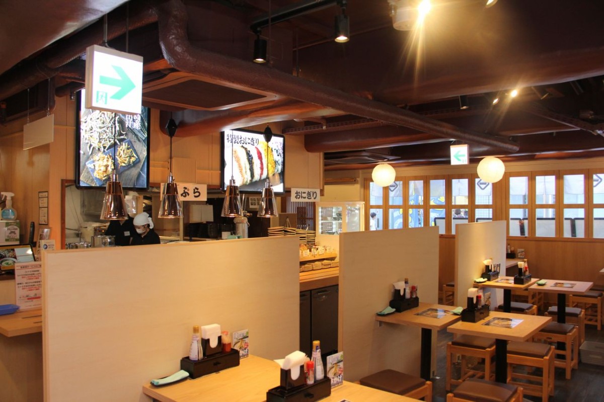 島根県松江市の『讃岐うどんセンター松江店』の店内