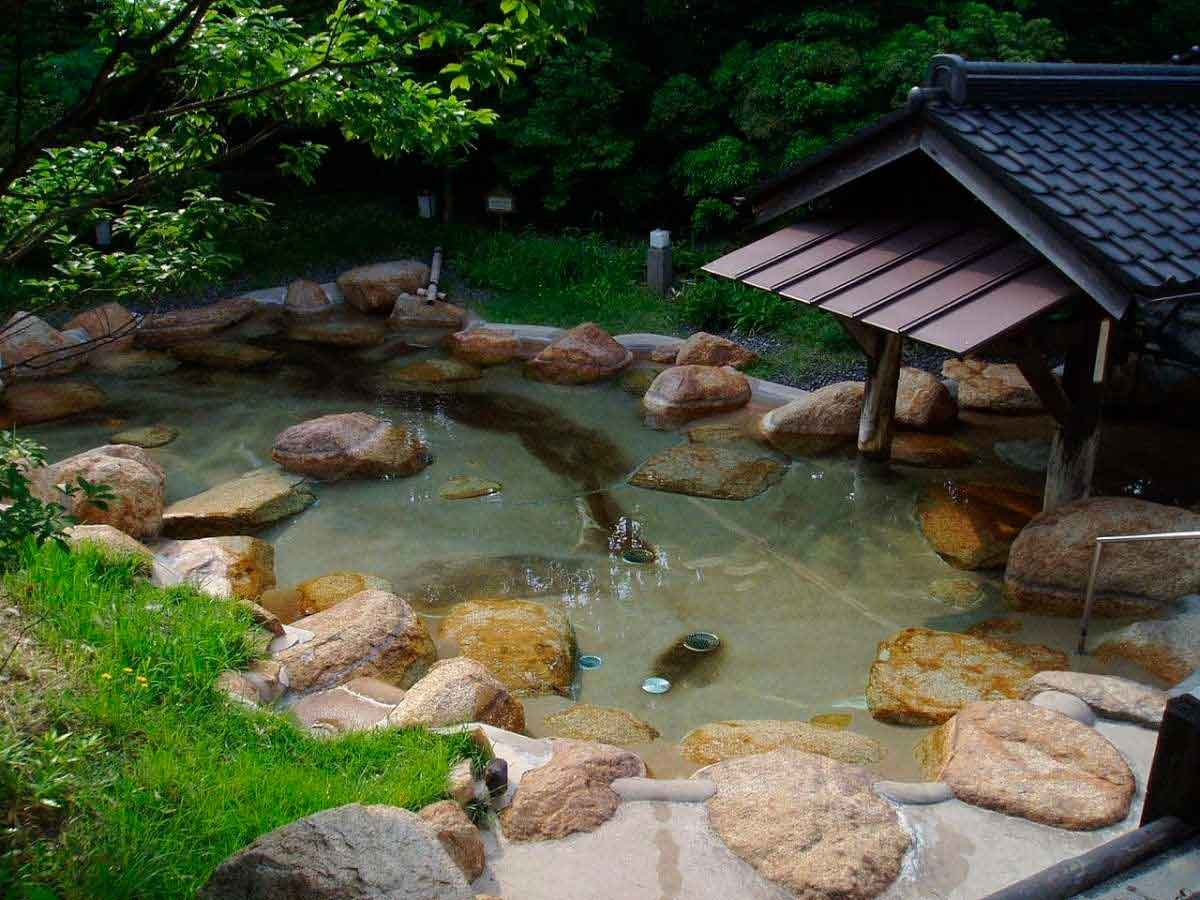 島根県出雲市にある日帰り温泉施設『ひかわ美人の湯』の露天風呂