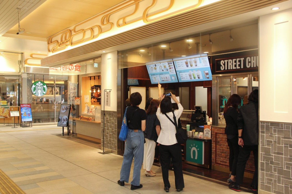 松江市の「ストリートチュロス松江店」の外観