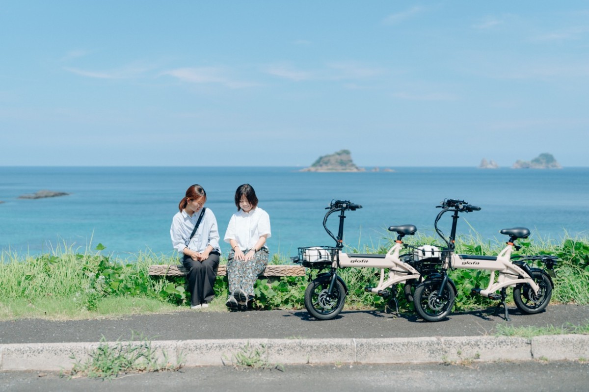 島根県海士町の電動サイクル「WANDERIDE AMA」の利用風景