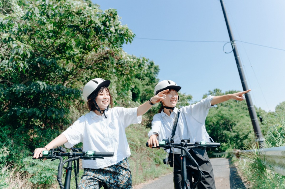 島根県海士町の電動サイクル「WANDERIDE AMA」の利用風景