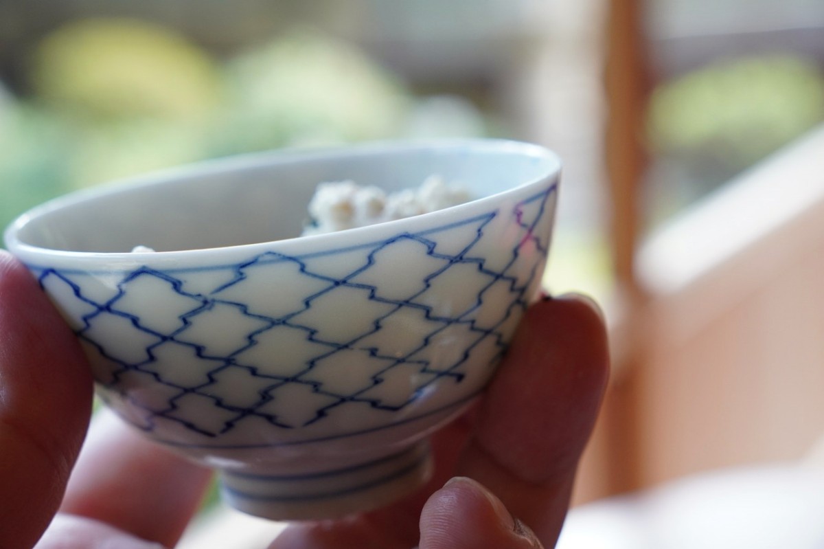 「絲むすびランチ」で使われていた、青い網目模様の器