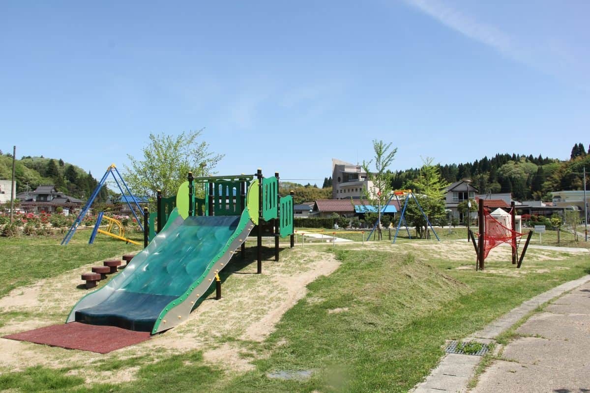 島根県飯南町にあるフラワースポット『赤名観光ぼたん園』に設置されている遊具