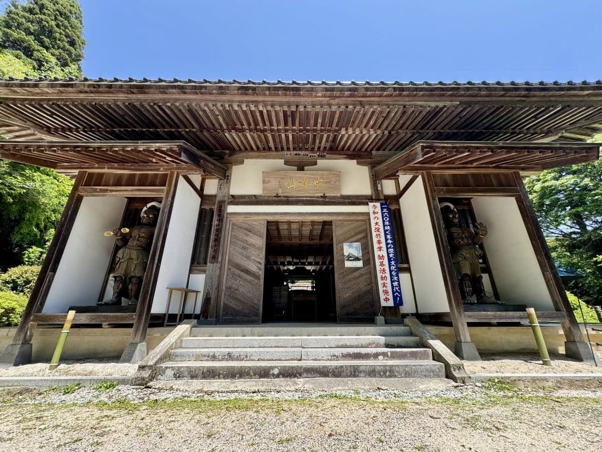 島根県雲南市の『峯寺』の山門