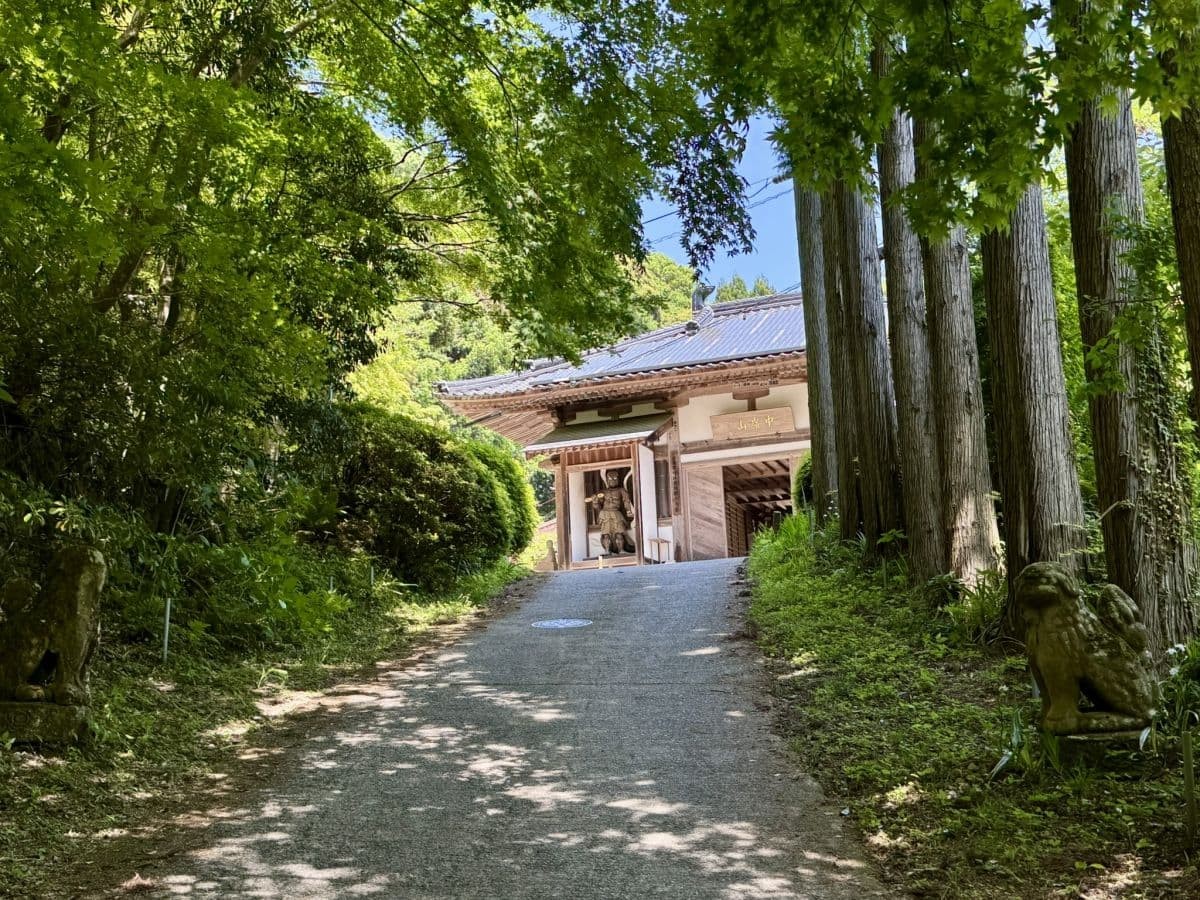 島根県雲南市の『峯寺』の山門