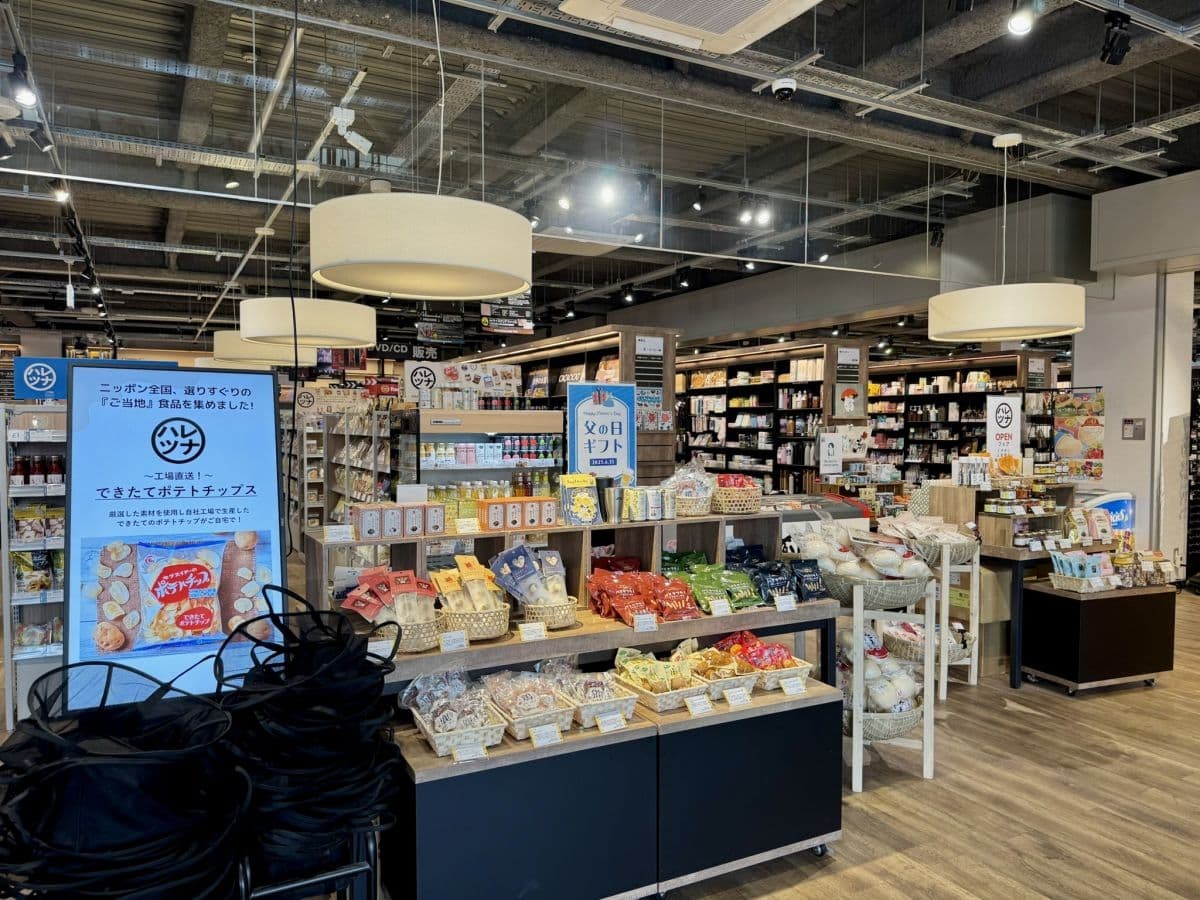 鳥取県米子市の『ハレツナガルマーケット（ハレツナ）』の店内