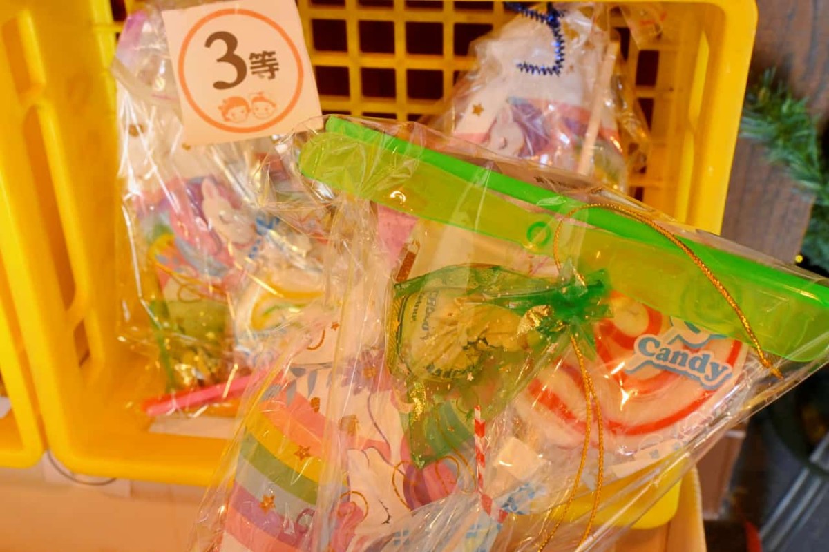 鳥取県琴浦町の駄菓子屋『文化屋○□堂』のあてくじ景品