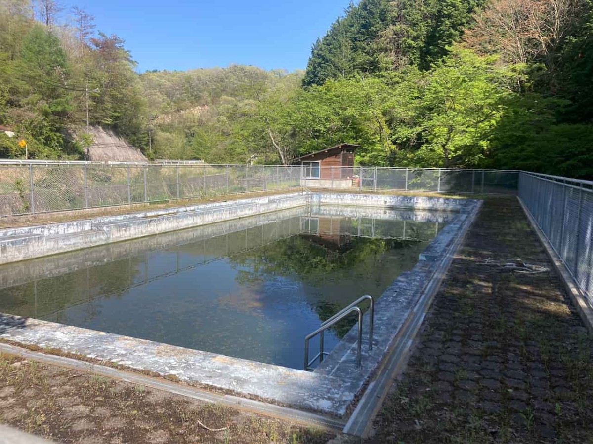 鳥取県日野郡日南町にある『にちなんちびっこ王国』敷地内の様子
