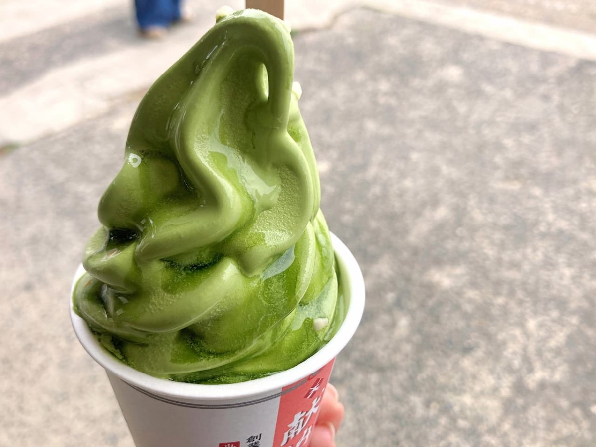 島根県出雲市にある『観光センターいずも』の「献納抹茶ソフト」