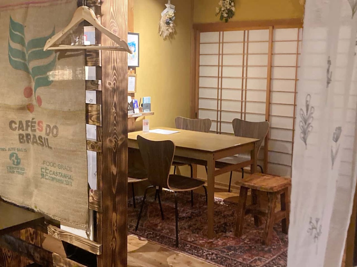 島根県出雲市にある『コーヒースタンド李庵』の店内